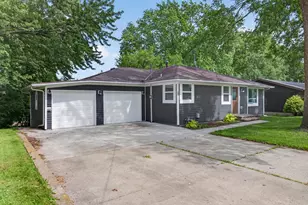 605 5th St NE, Montgomery, MN 56069 - Photo 2