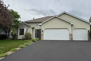 5725 Yucca Ln N, Plymouth, MN 55446 - Photo 2