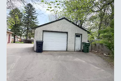 810 8th Avenue, Worthington, MN 56187 - Photo 2