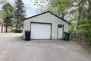 810 8th Ave, Worthington, MN 56187 - Photo 2