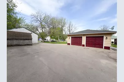 810 8th Avenue, Worthington, MN 56187 - Photo 10