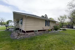 810 8th Ave, Worthington, MN 56187 - Photo 4