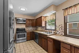 1739 Hampshire Ave, Saint Paul, MN 55116 - Photo 8