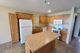 1059 Manor Ct, Saint Cloud, MN 56303 - Photo 4