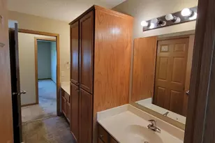 1059 Manor Ct, Saint Cloud, MN 56303 - Photo 14
