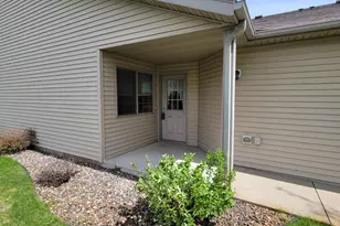 1059 Manor Ct, Saint Cloud, MN 56303 - Photo 2