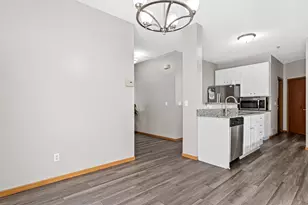 17980 Cobblestone Way, Eden Prairie, MN 55347 - Photo 8