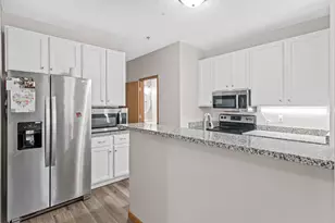 17980 Cobblestone Way, Eden Prairie, MN 55347 - Photo 12