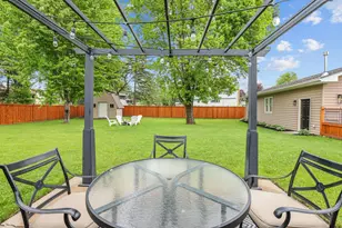 10101 Harrison Rd, Bloomington, MN 55437 - Photo 12