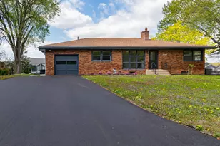 2843 Churchill St, Roseville, MN 55113 - Photo 2