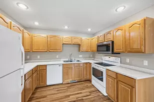 1013 Prairieview Dr SW, Hutchinson, MN 55350 - Photo 10
