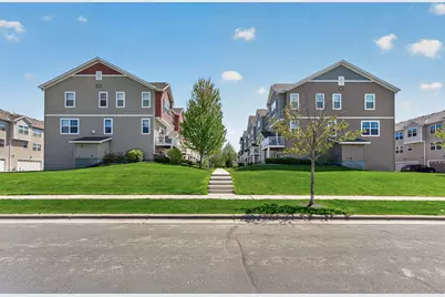 1957 Commonwealth Boulevard #4, Chanhassen, MN 55317 - Photo 2