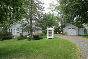 1896 Walter St, Maplewood, MN 55109 - Photo 2