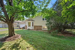 13924 W Preserve Blvd, Burnsville, MN 55337 - Photo 2
