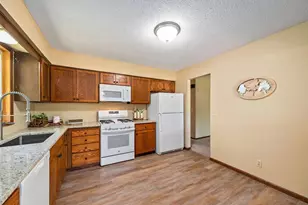 15769 Hayes Trail, Apple Valley, MN 55124 - Photo 4