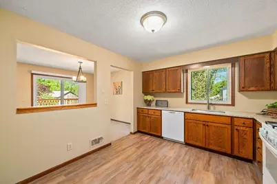 15769 Hayes Trail, Apple Valley, MN 55124 - Photo 4