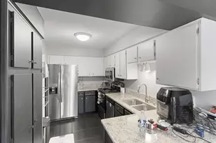 10397 Balsam Ln, Eden Prairie, MN 55347 - Photo 6
