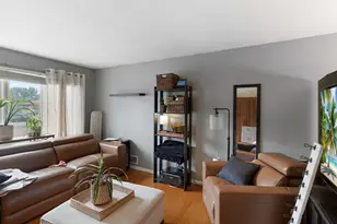 10397 Balsam Ln, Eden Prairie, MN 55347 - Photo 4