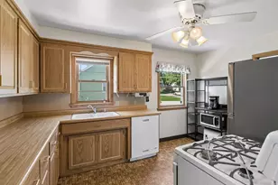 1306 Ryan Ave W, Roseville, MN 55113 - Photo 10