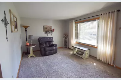 508 Merriam Avenue S, Thief River Falls, MN 56701 - Photo 10