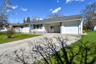 508 Merriam Ave S, Thief River Falls, MN 56701 - Photo 1