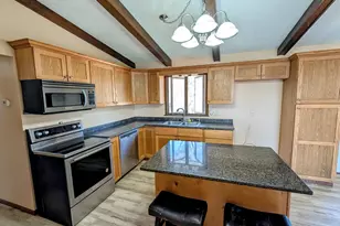 1433 Ridgeview Dr, Montevideo, MN 56265 - Photo 8