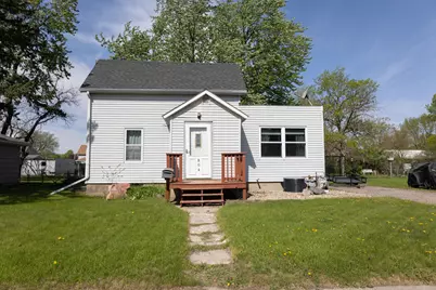 804 Redding Avenue, Windom, MN 56101 - Photo 2