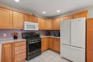 1038 Prairieview Dr SW, Hutchinson, MN 55350 - Photo 8