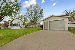 341 E Prince St, Lake Crystal, MN 56055 - Photo 4
