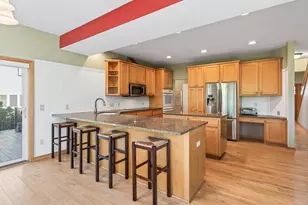655 Lexie Ct, Eagan, MN 55123 - Photo 10