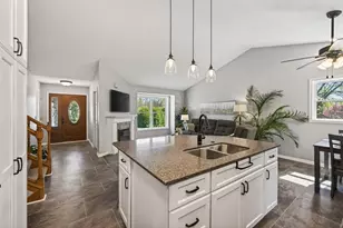 9325 Andrea Dr, Woodbury, MN 55125 - Photo 10