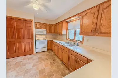 2411 Kenwood Drive SW, Willmar, MN 56201 - Photo 10