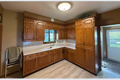 209 S Spring Avenue, Springfield, MN 56087 - Photo 4