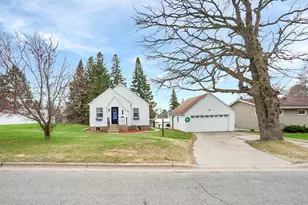 816 NW 9th St, Grand Rapids, MN 55744 - Photo 2