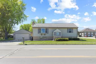 400 E Southview Dr, Marshall, MN 56258 - Photo 2