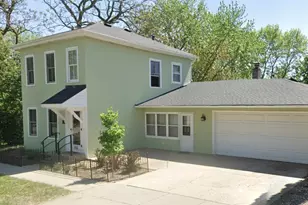 113 4th St E, Carver, MN 55315 - Photo 2