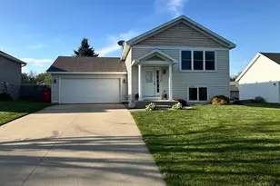 530 7th St SW, Pine Island, MN 55963 - Photo 2