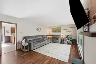 205 Victoria Dr, Alexandria, MN 56308 - Photo 6