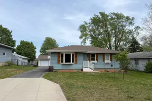 1309 N Washington Ave, Saint Peter, MN 56082 - Photo 1