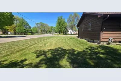 613 E Walnut Avenue, Olivia, MN 56277 - Photo 4