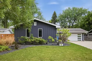 2486 W Country Club Dr S, Fargo,  58103 - Photo 2
