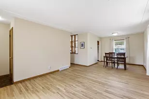 2021 Worcester Ave, Saint Paul, MN 55116 - Photo 2