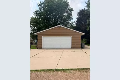 417 S Elm Street, Waconia, MN 55387 - Photo 2