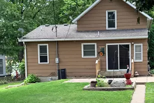 417 S Elm St, Waconia, MN 55387 - Photo 4