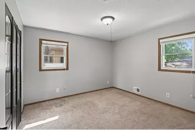 657 Granada Avenue N, Oakdale, MN 55128 - Photo 28
