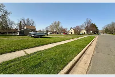 415 W 2nd Avenue, Keewatin, MN 55753 - Photo 4