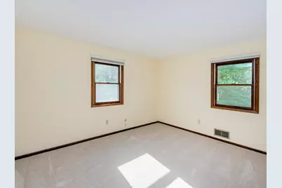 688 W Wentworth Avenue, Mendota Heights, MN 55118 - Photo 12