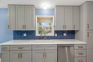 2312 Mt View Ave, Minneapolis, MN 55405 - Photo 12
