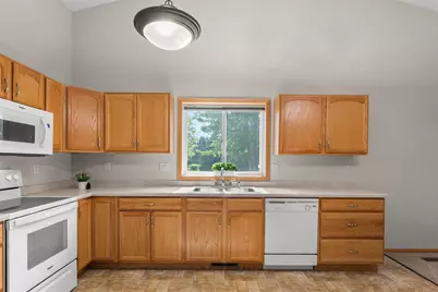 74 Crown Pointe Curve, Hudson, WI 54016 - Photo 10