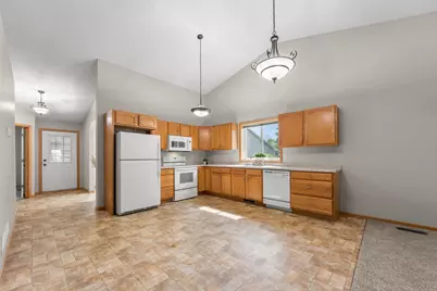 74 Crown Pointe Curve, Hudson, WI 54016 - Photo 8